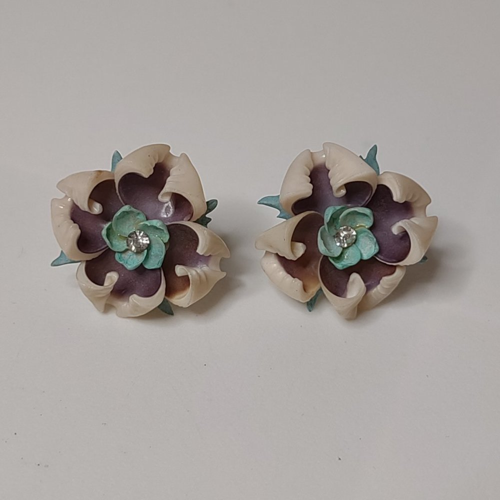 Very Delicate Shell Clip On Earrings